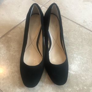 EUC Isola Black Suede Pumps Size 9